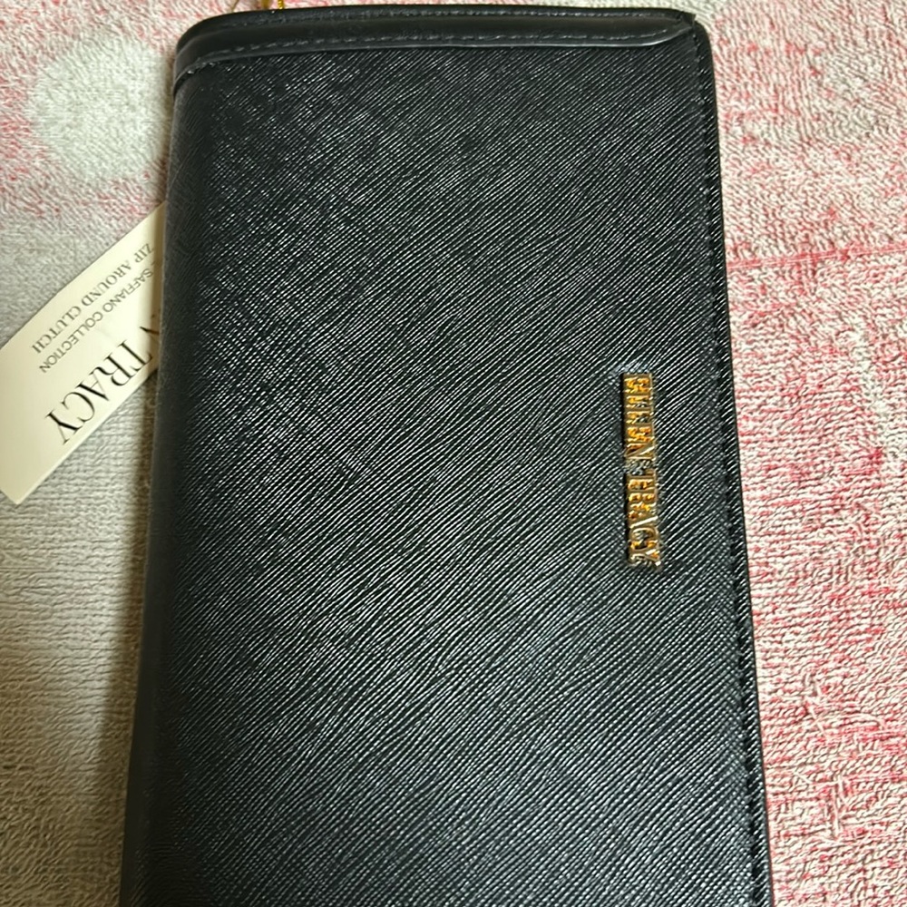 Women’s wallet never been used